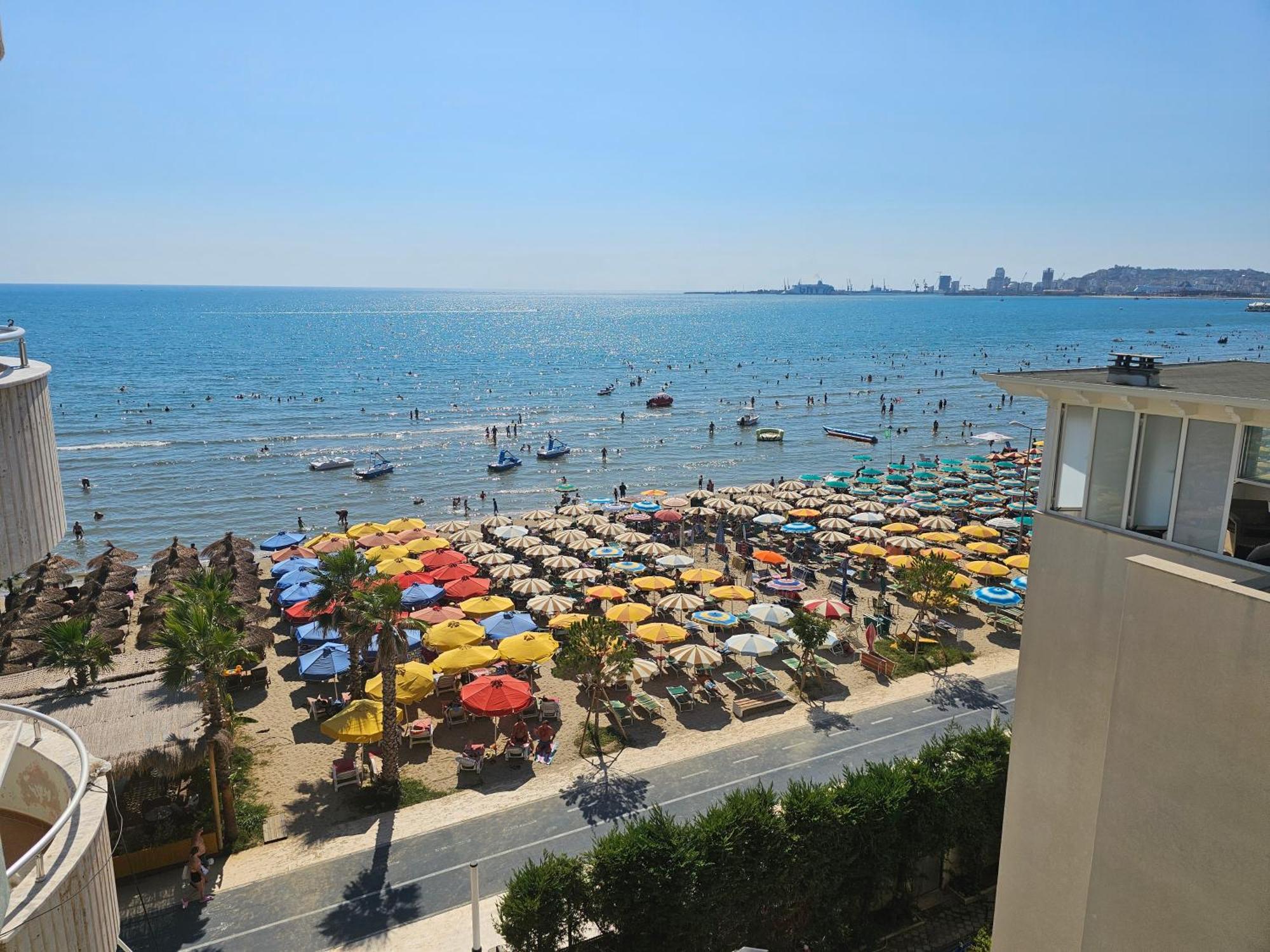 Bral Apartment 6 Durrës Esterno foto